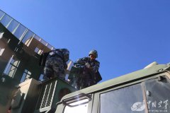 茉莉根张金勇早早带着队员对道路进行损毁