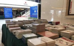 护花危情百度影音两会微不雅察看：航天热了 书报展台上航天内容展品