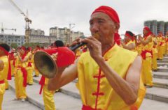 斗战神日常任务在哪接有墓地的区都