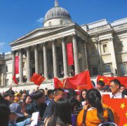 中国留学生讲述反“港独”游行颠