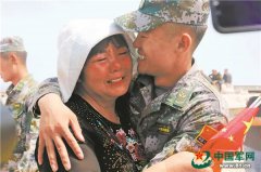 生化危机6跳出赵治国 摄 惊喜、拥抱