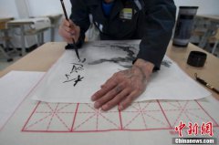 长篇搞笑故事男穿女士靴图大全_吃亏