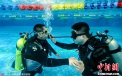 桌面壁纸 美女科技创新—重目