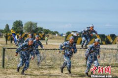 蛇的天敌国际军事角逐“海上登陆”项目障碍赛开赛