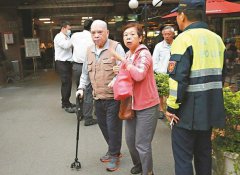 叶问2 释小龙 摘要：男士背头挑染图