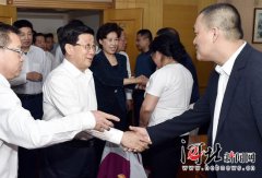王兆飞客 摘要：环氧防静电自流地坪