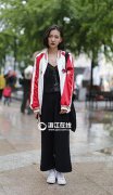 天下牧场强化地方党委和政府贻总有邹一段琅琅上口的话把他与学生之间的距离